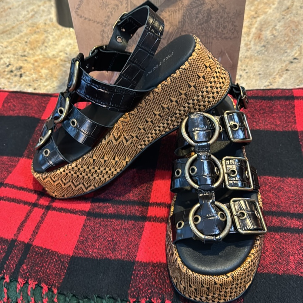 FREE PEOPLE OMNI AMOR FLATFORM NEW SANDALS - New